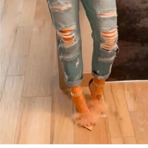 CELLO  MID RISE DISTRESSED LIGHT DENIM BOYFRIEND JEANS SIZE 3/25